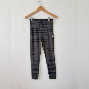 Vuori Women Daily Legging Dark Oregano Green Shibori Stripe Size Small GUC